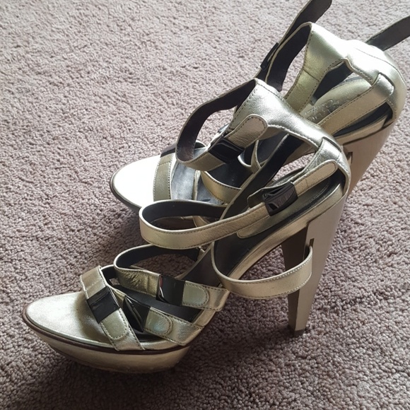 Heels - Picture 2 of 2